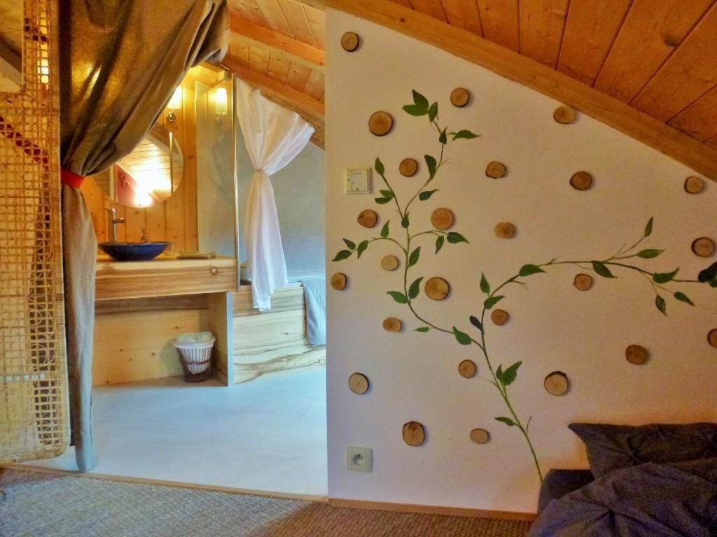 Au-Dela Des Nuages, Maison D'Hotes Insolite & Spa Aubessagne Esterno foto