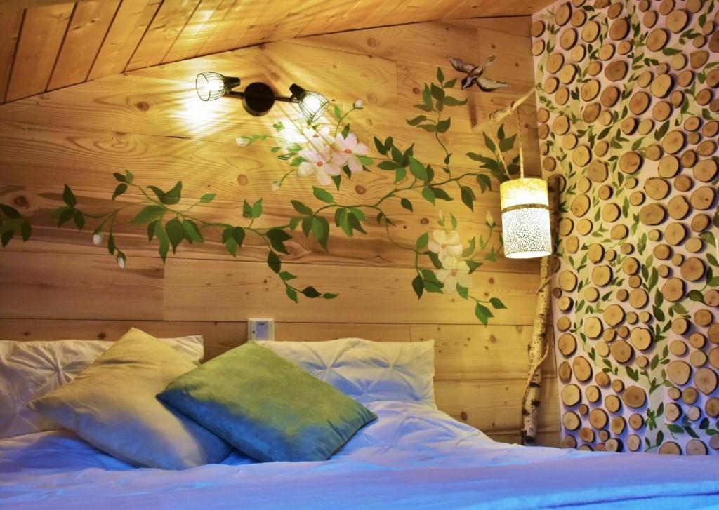 Au-Dela Des Nuages, Maison D'Hotes Insolite & Spa Aubessagne Esterno foto