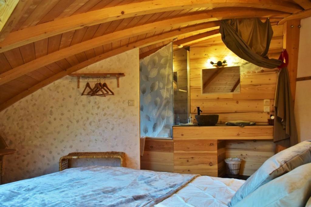 Au-Dela Des Nuages, Maison D'Hotes Insolite & Spa Aubessagne Esterno foto