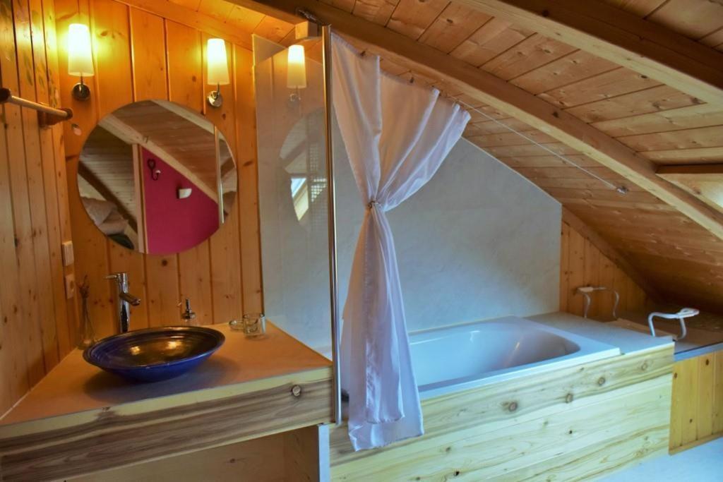 Au-Dela Des Nuages, Maison D'Hotes Insolite & Spa Aubessagne Esterno foto