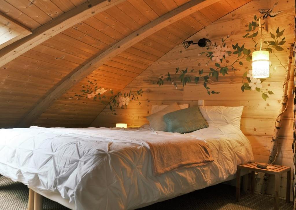 Au-Dela Des Nuages, Maison D'Hotes Insolite & Spa Aubessagne Esterno foto